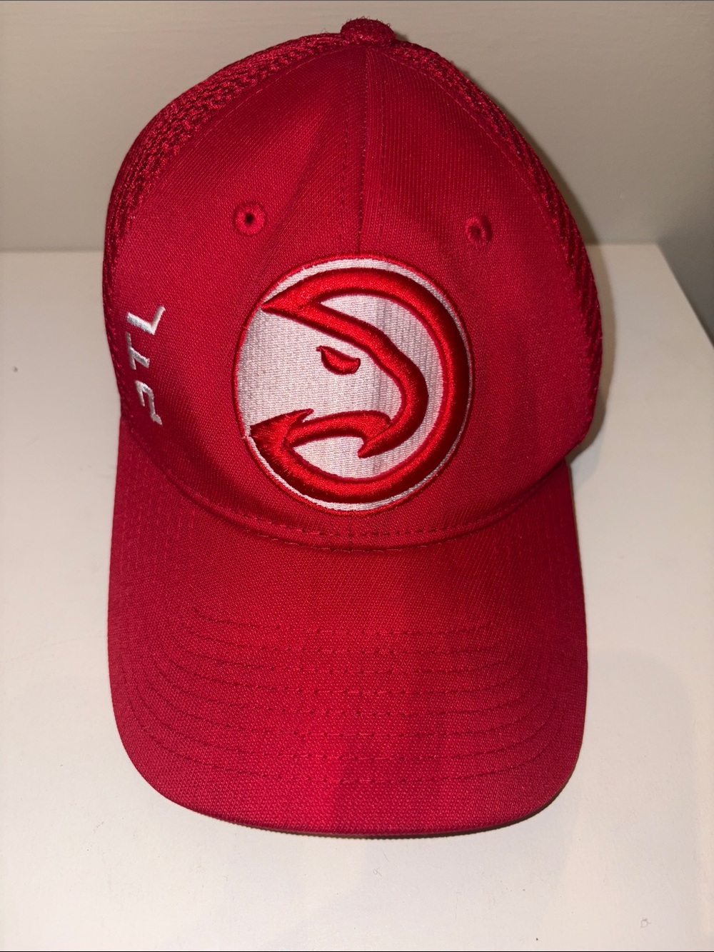 Zephyr authentic Red Atlanta Hawks Mesh-Back Cap